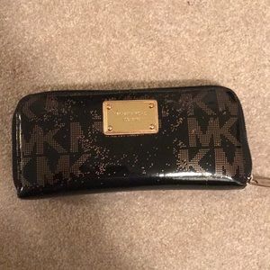 Authentic Michael Kors Wallet!